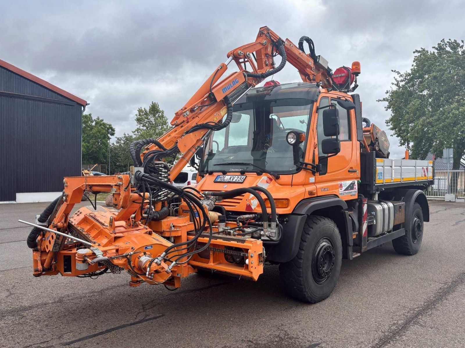 Mercedes-Benz Unimog U 400 mit MULAG-Mähtechnik