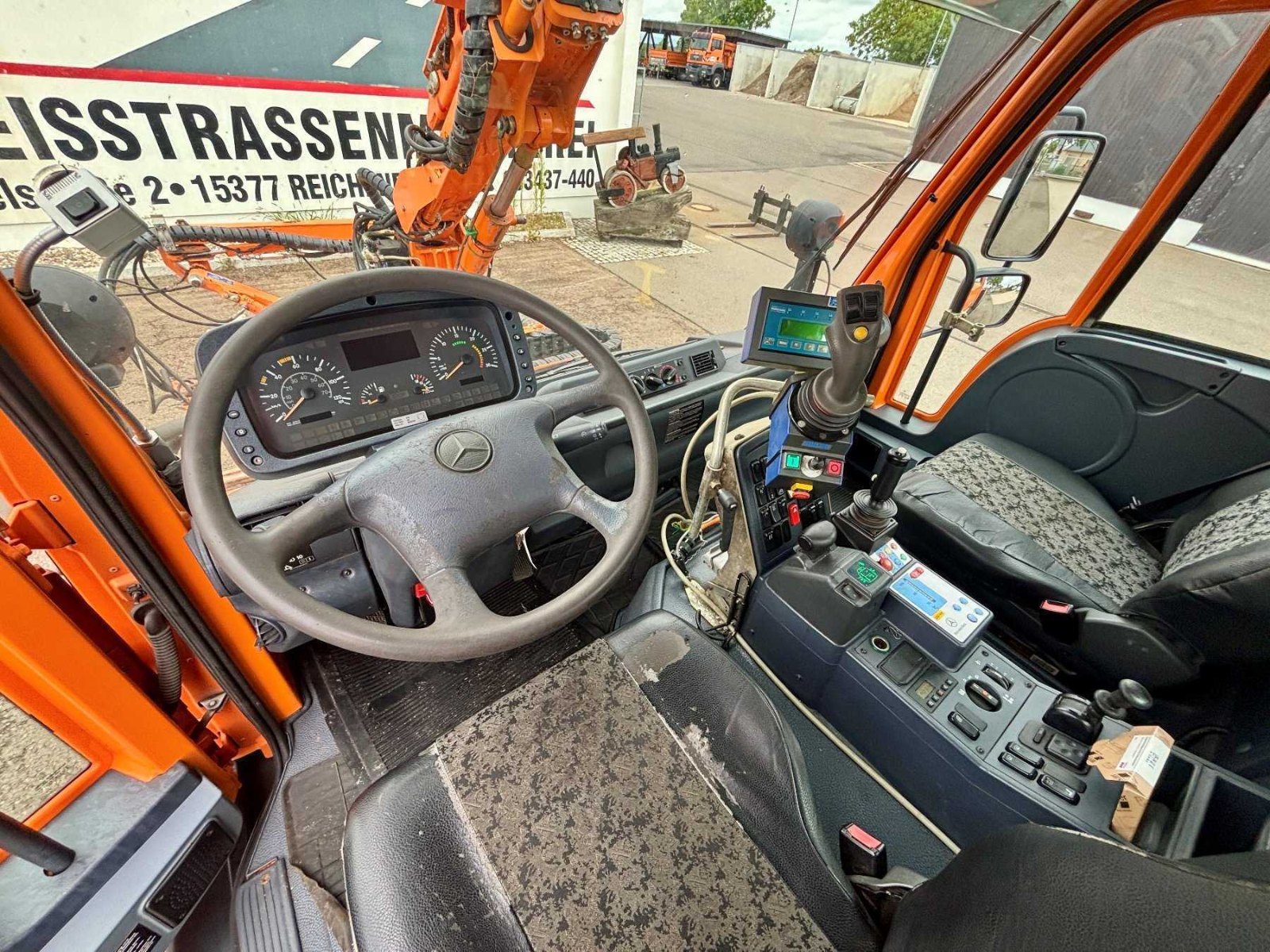 Mercedes-Benz Unimog U 400 mit MULAG-Mähtechnik