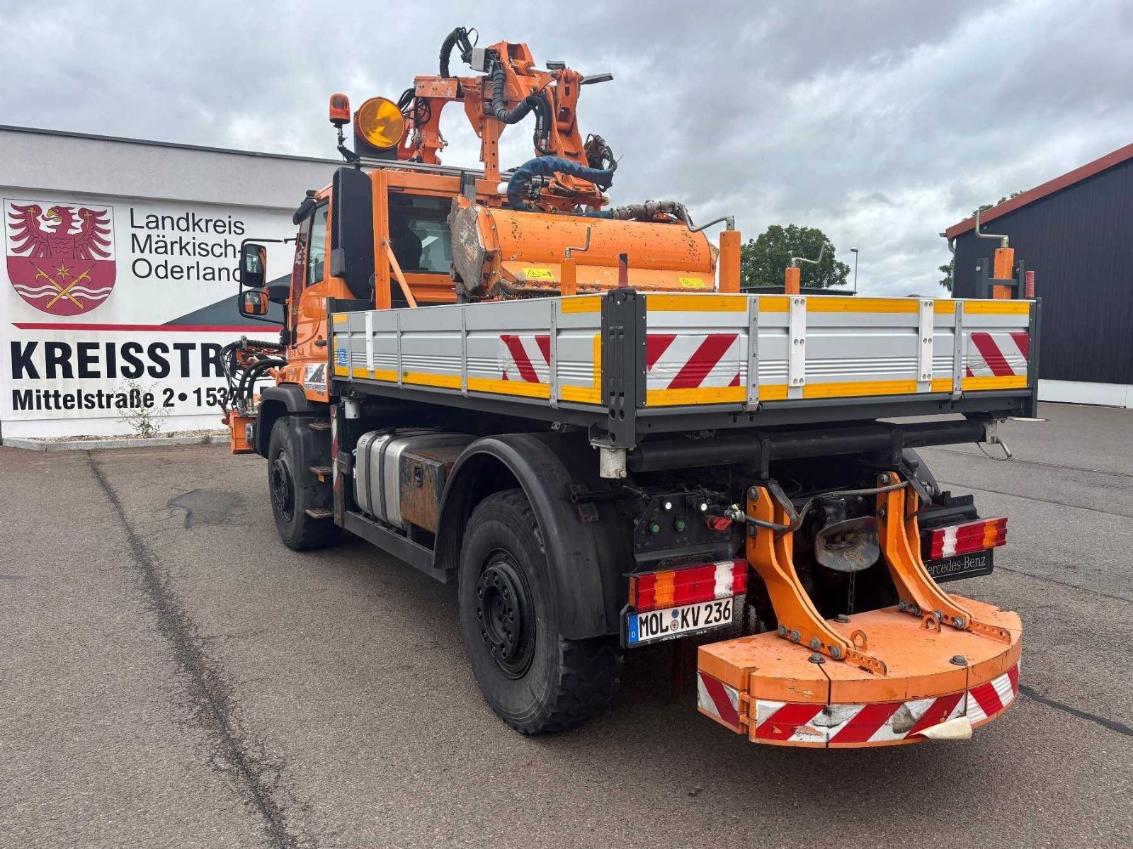 Mercedes-Benz Unimog U 400 mit MULAG-Mähtechnik